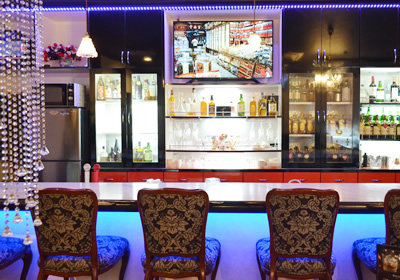 落ち着いた雰囲気のスナックで楽しく働きませんか？